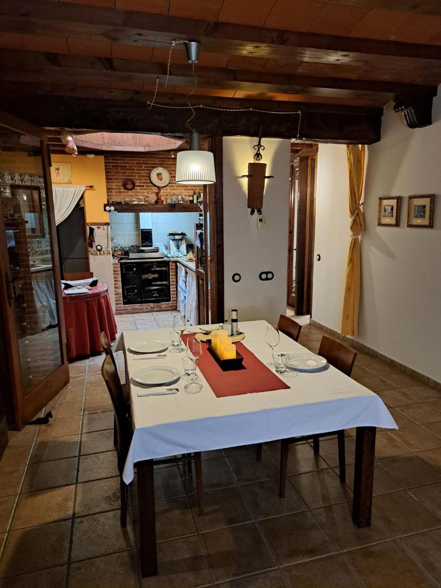 Vinarius, Posada Rural Castellanos de Villiquera Buitenkant foto